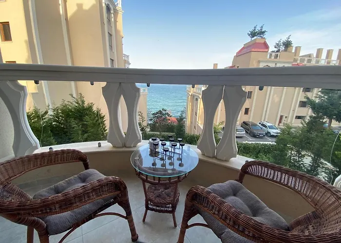 Luxurious And Panoramic At The In La Complex Apartmán *