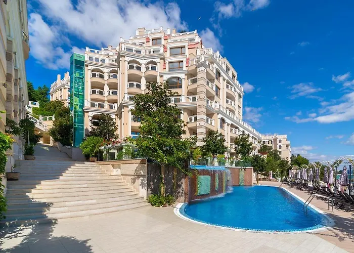 Luxurious And Panoramic At The In La Complex Apartmán *