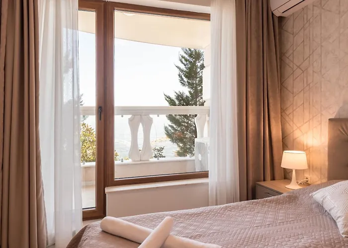 Luxurious And Panoramic At The In La Complex Apartmán *