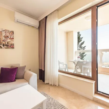 Luxurious And Panoramic At The In La Complex