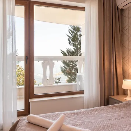 Luxurious And Panoramic At The In La Complex Apartment *
