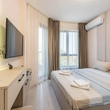 Luxurious And Panoramic At The In La Complex Appartement