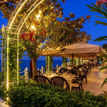 Luxurious And Panoramic At The In La Complex Apartment