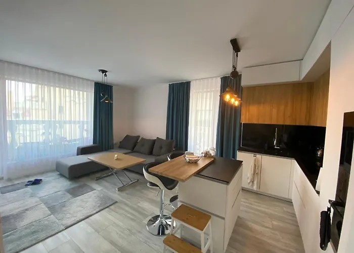 Luxurious And Panoramic At The In La Complex Apartment