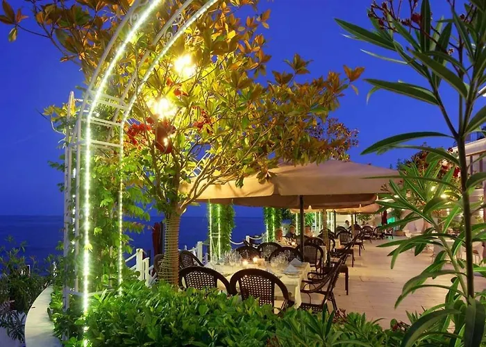 Luxurious And Panoramic At The In La Complex Apartment