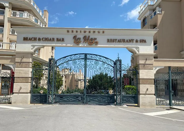 Luxurious And Panoramic At The In La Complex Apartment