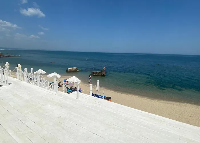 Luxurious And Panoramic At The In La Complex Golden Sands