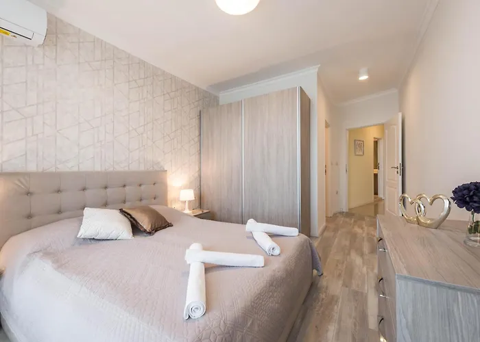 Luxurious And Panoramic At The In La Complex Apartment *