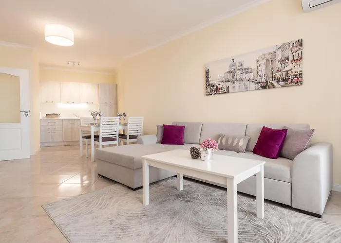 Luxurious And Panoramic At The In La Complex Golden Sands