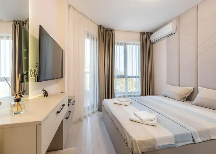 Luxurious And Panoramic At The In La Complex Apartment